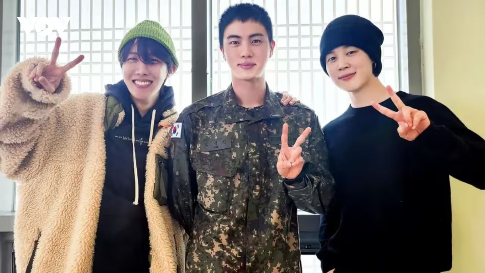 Jin hội ngộ các thành viên BTS trong khi nhập ngũ