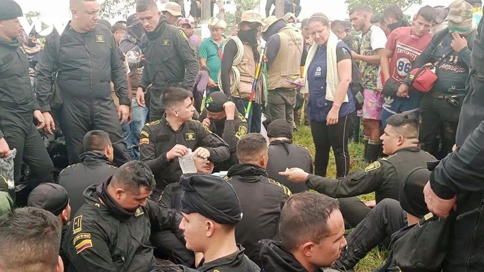 Biểu tình bạo lực ở Colombia: 2 người chết, hàng chục cảnh sát bị bắt làm con tin