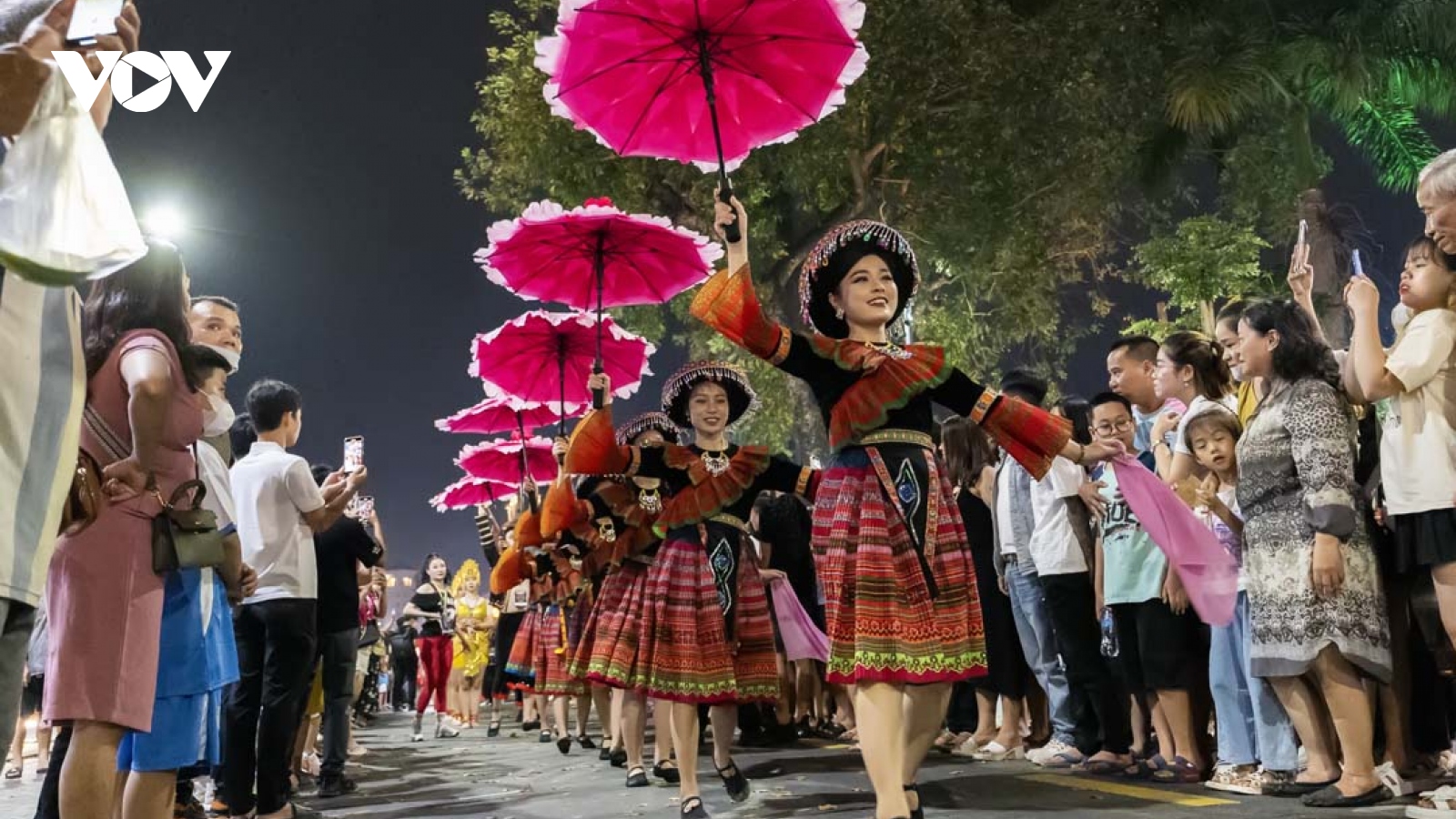Lễ hội chào hè Huế 2023 với sắc màu Carnival rực rỡ