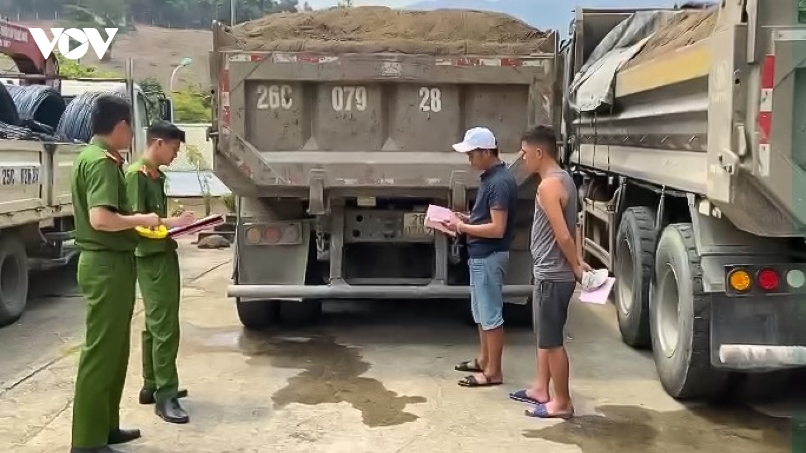 Sơn La bắt giữ 02 trường hợp vận chuyển cát trái phép