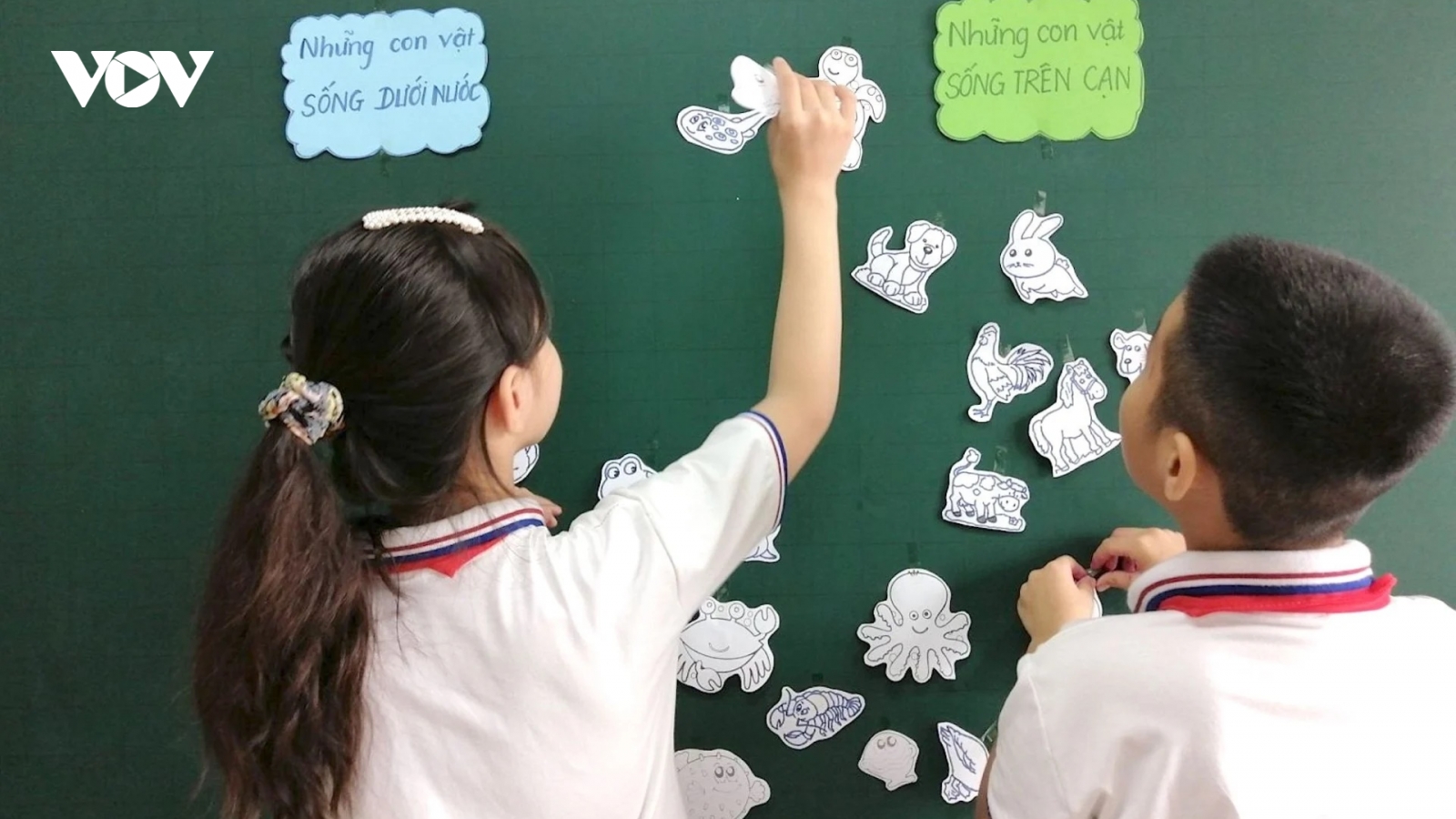 Đồng nghiệp dạy thêm thu cả trăm triệu/tháng, nhiều thầy cô môn phụ muốn bỏ nghề