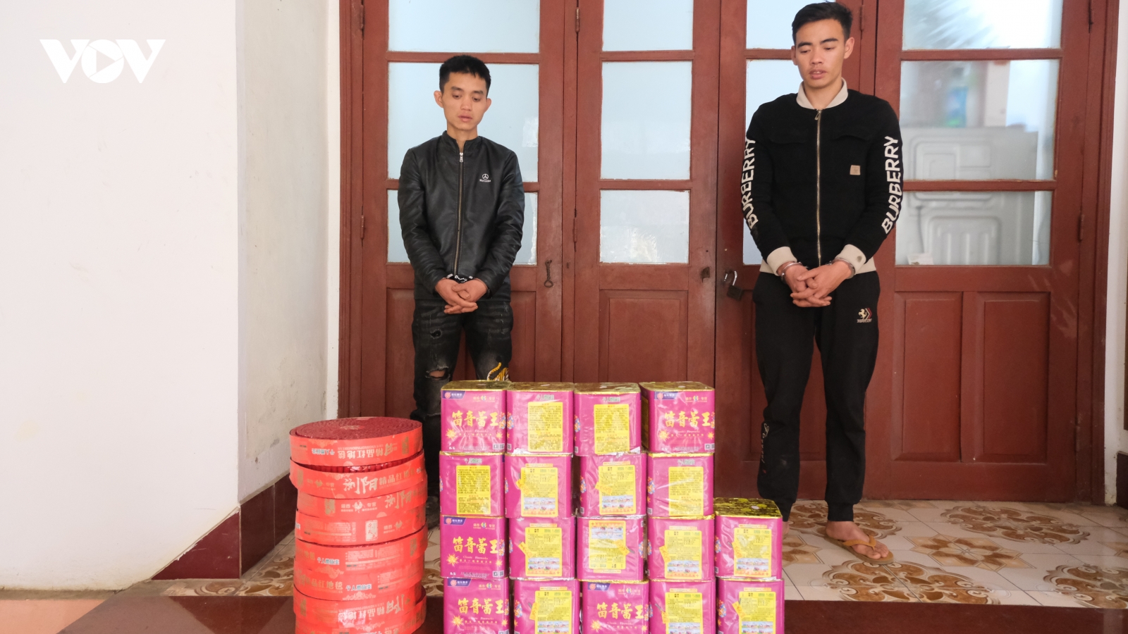 Bắt quả tang 2 đối tượng vận chuyển 36 kg pháo nổ