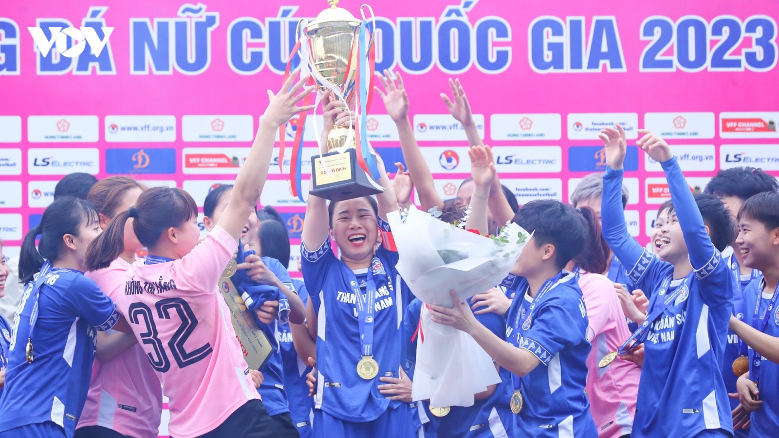 Than KS Việt Nam vô địch bóng đá nữ Cúp Quốc gia 2023 sau trận chung kết không tưởng