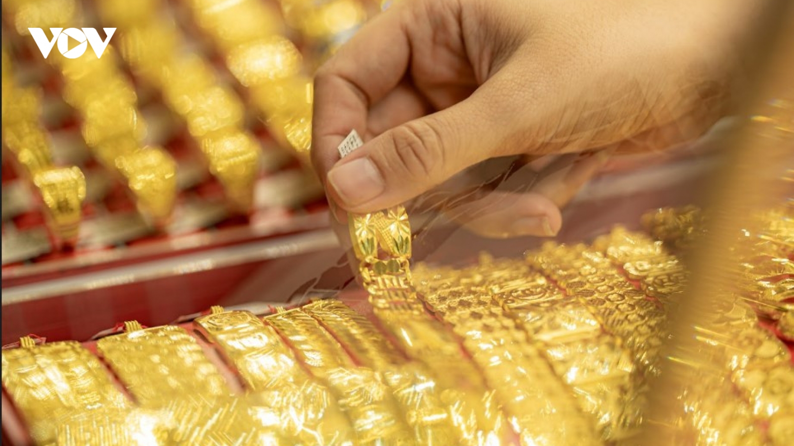 Giá vàng trong nước tiếp tục tăng, cao hơn giá thế giới 12,22 triệu đồng