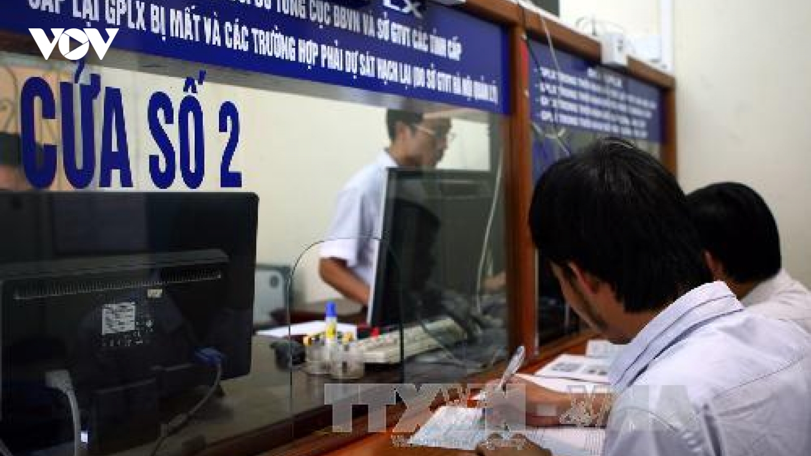 Khẩn trương khắc phục vướng mắc trong cấp, đổi GPLX trực tuyến