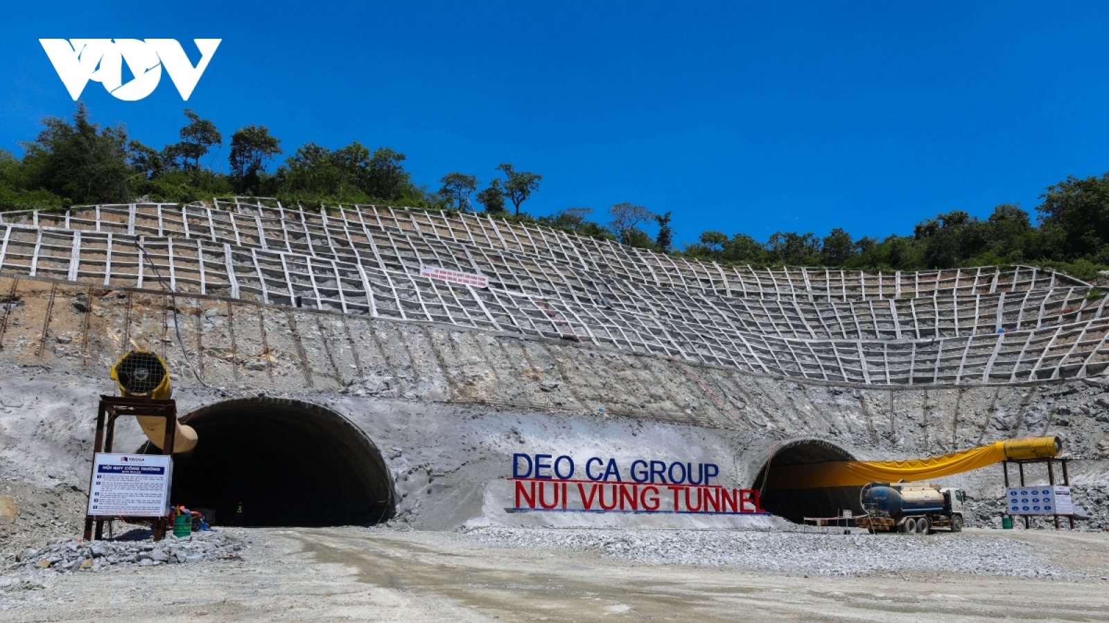 Việc khoan hầm Núi Vung trên cao tốc Cam Lâm - Vĩnh Hảo gặp sự cố nền đất yếu