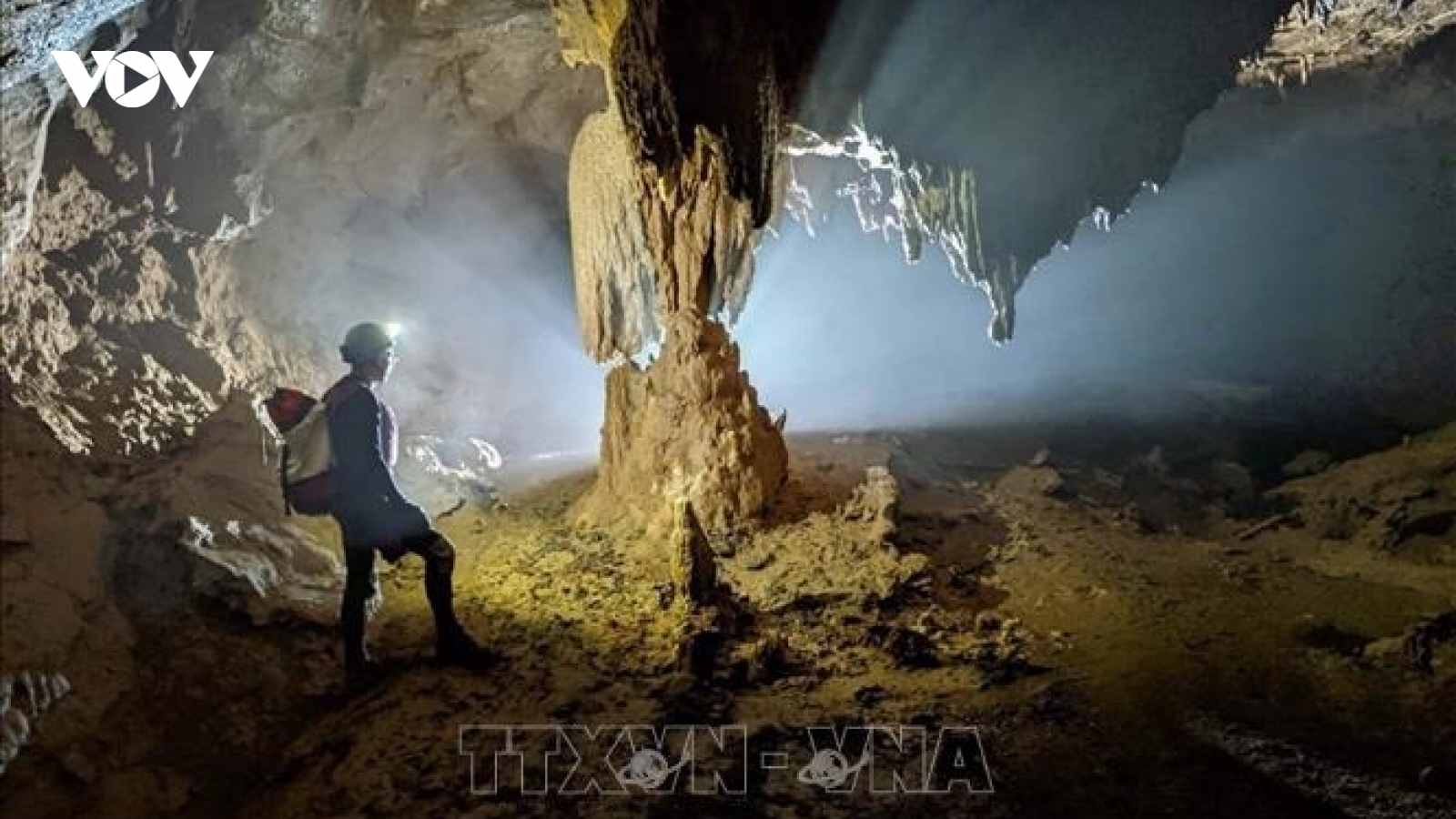 Phát hiện hơn 3,3 km hang động tuyệt đẹp, còn nguyên sơ ở Quảng Bình