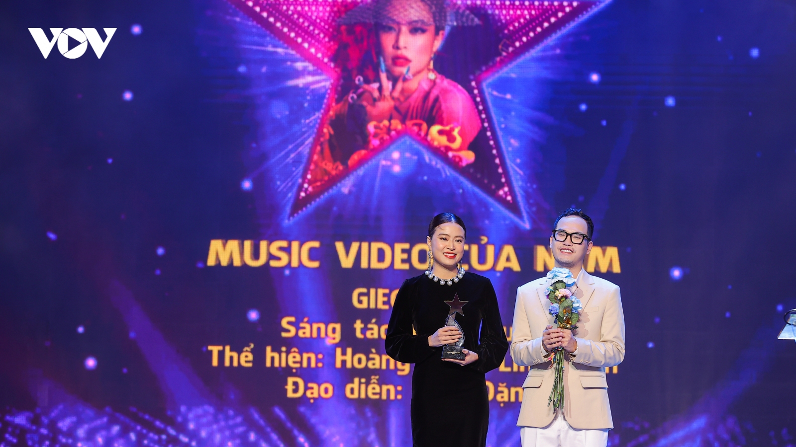 Hoàng Thùy Linh thắng lớn, Tùng Dương lập kỷ lục ở Giải Cống hiến 2023