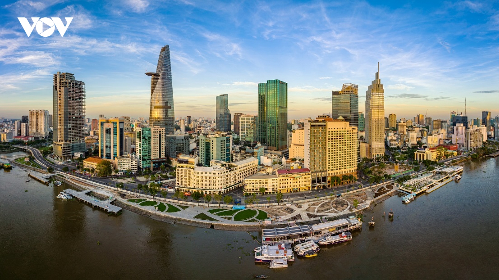 Lãi suất liên tục giảm, bất động sản trở lại “đường đua”