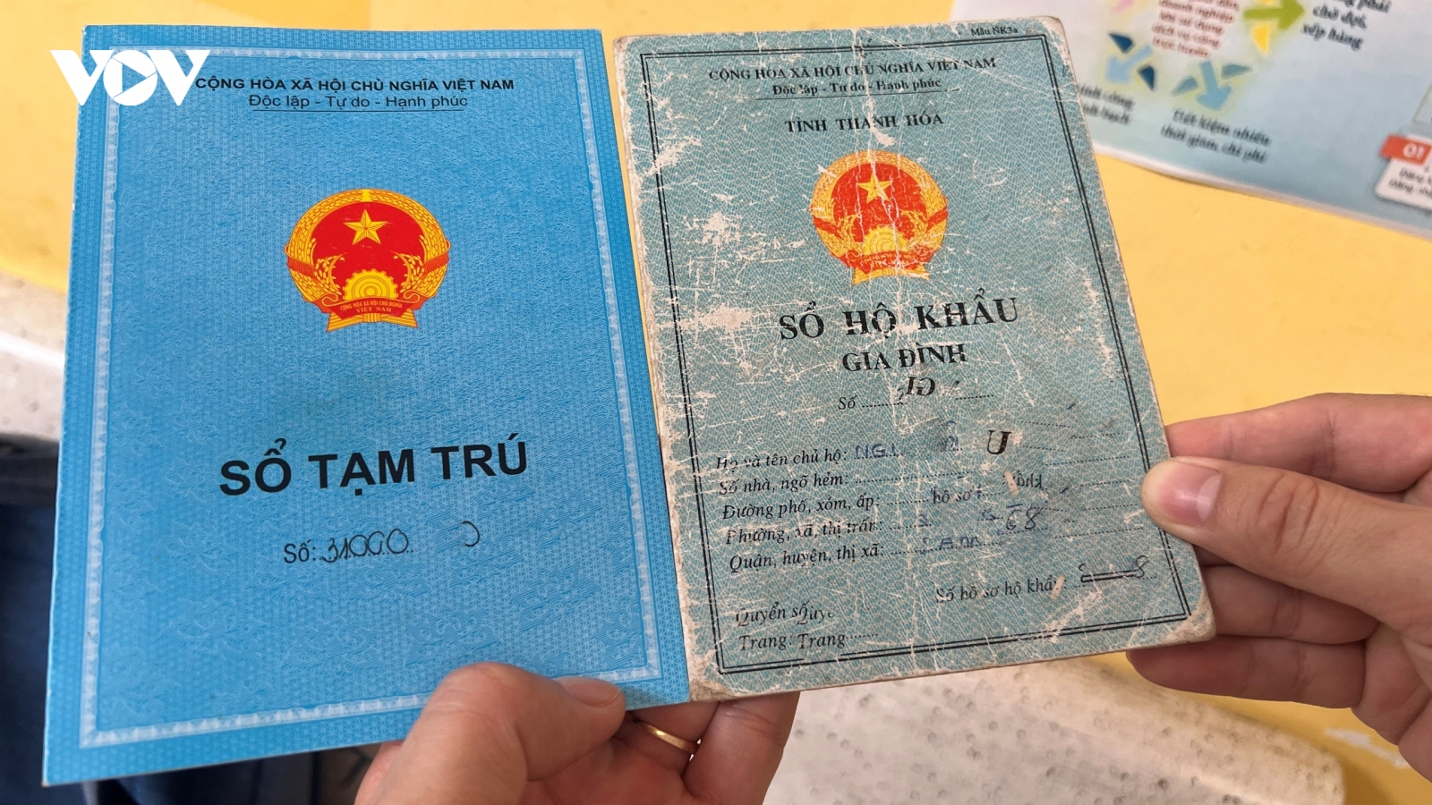 Người dân không phải xuất trình sổ hộ khẩu giấy khi làm thủ tục