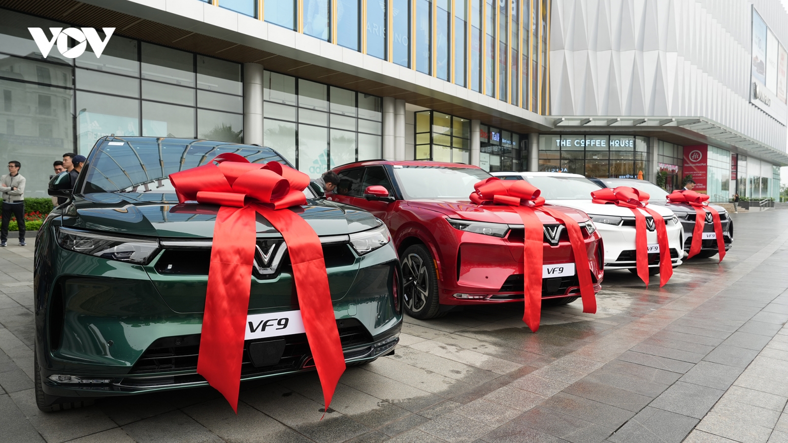 Hình ảnh những chiếc VinFast VF 9 đầu tiên đã được giao tới khách hàng