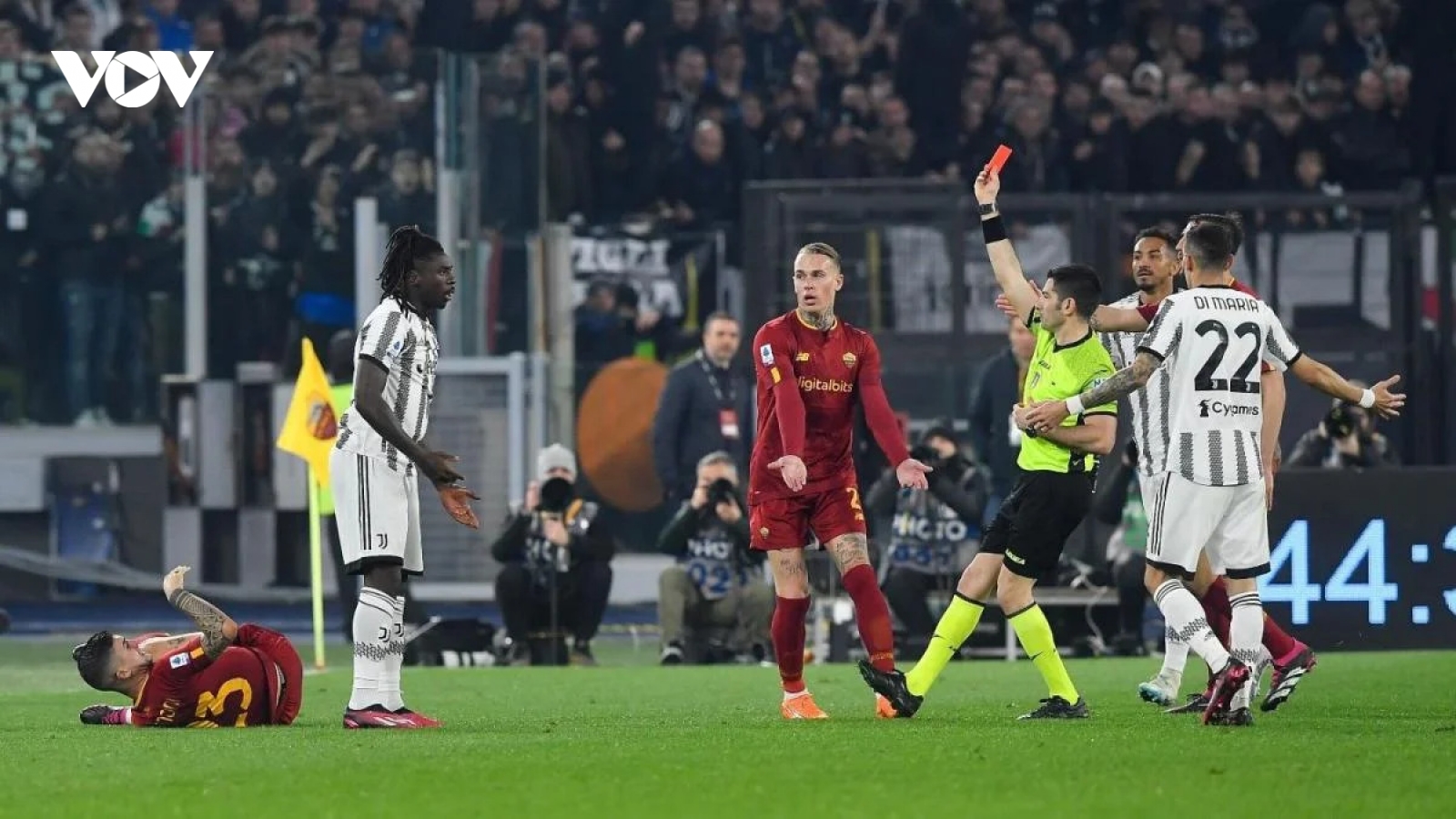 Hy hữu: Tiền đạo Juventus nhận thẻ đỏ chỉ sau 40 giây vào sân thay người