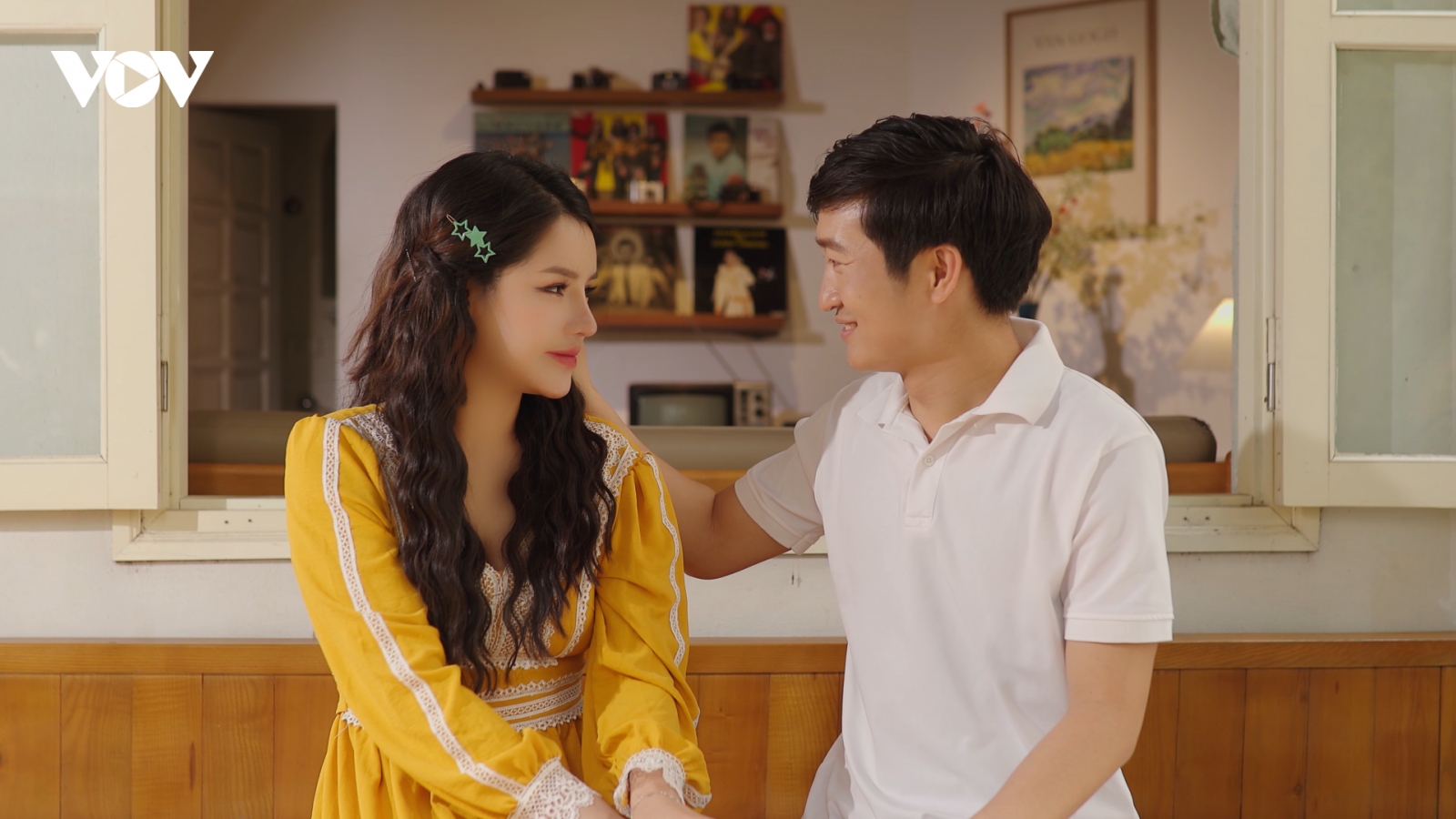 Á quân Thần tượng Bolero Tô Ngọc Hà ra MV nhạc trẻ “Kẹp tóc màu xanh”