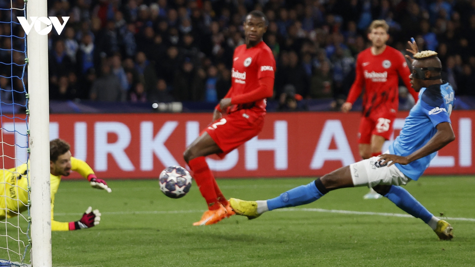 Kết quả Champions League: Napoli đại thắng Frankfurt, Real Madrid hạ đẹp Liverpool
