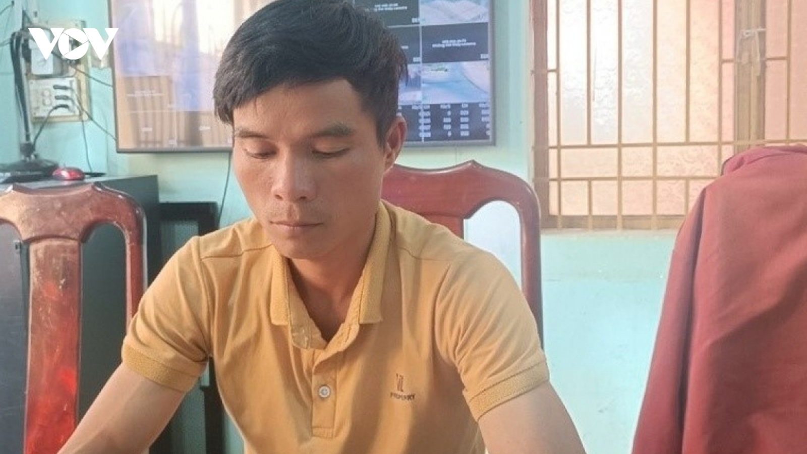 Nóng 24h: Bắt khẩn cấp cha dượng nghi hiếp dâm con riêng của vợ