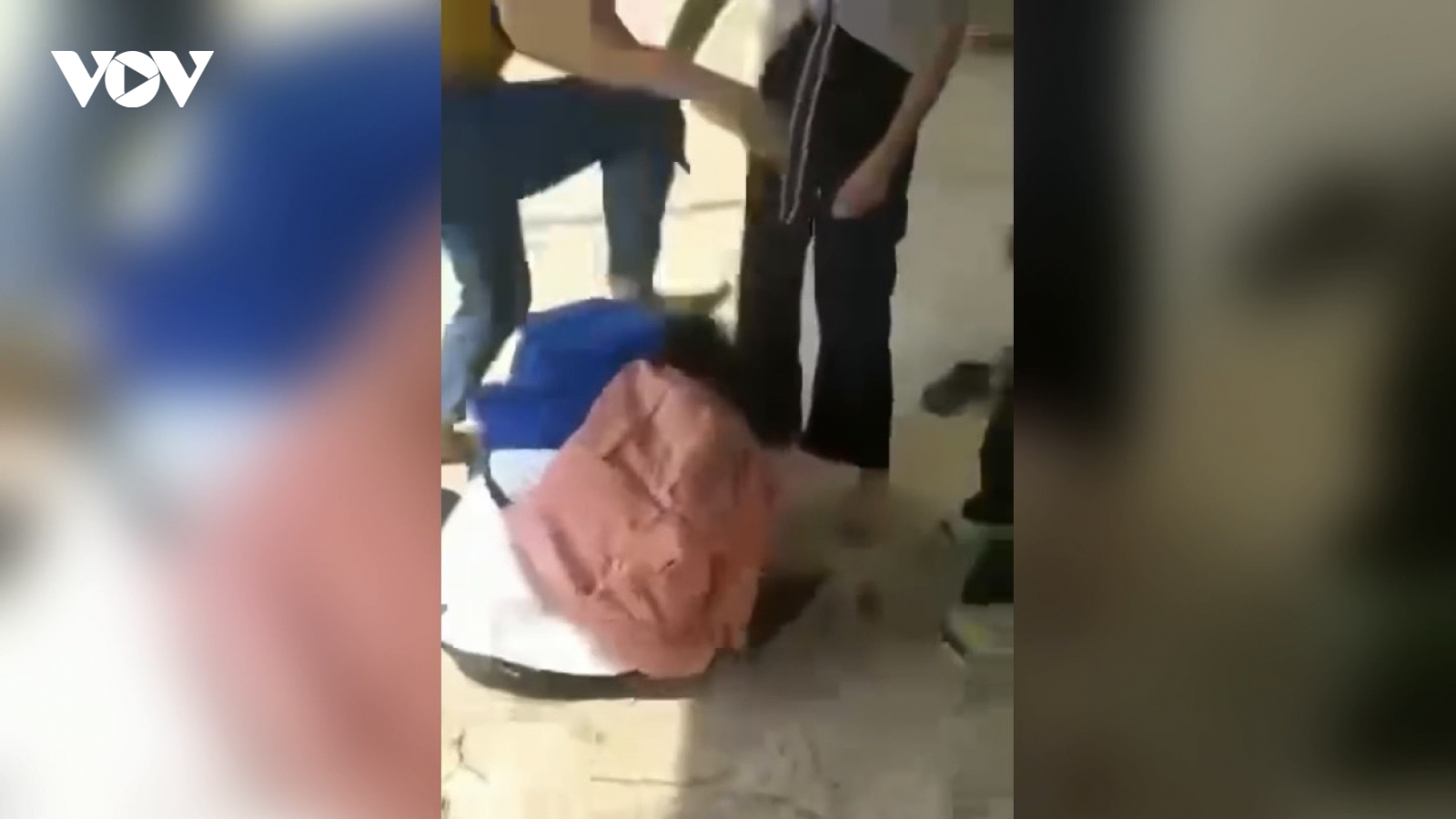 Dư luận phẫn nộ với video nữ sinh lớp 6 ở Bình Phước bị đánh hội đồng