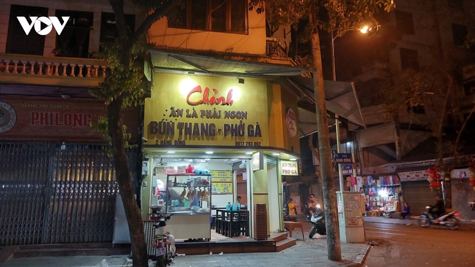 Chả lẽ cứ khi có “nhu cầu” đi vệ sinh, du khách lại phải ngỏ ý xin “đi nhờ”