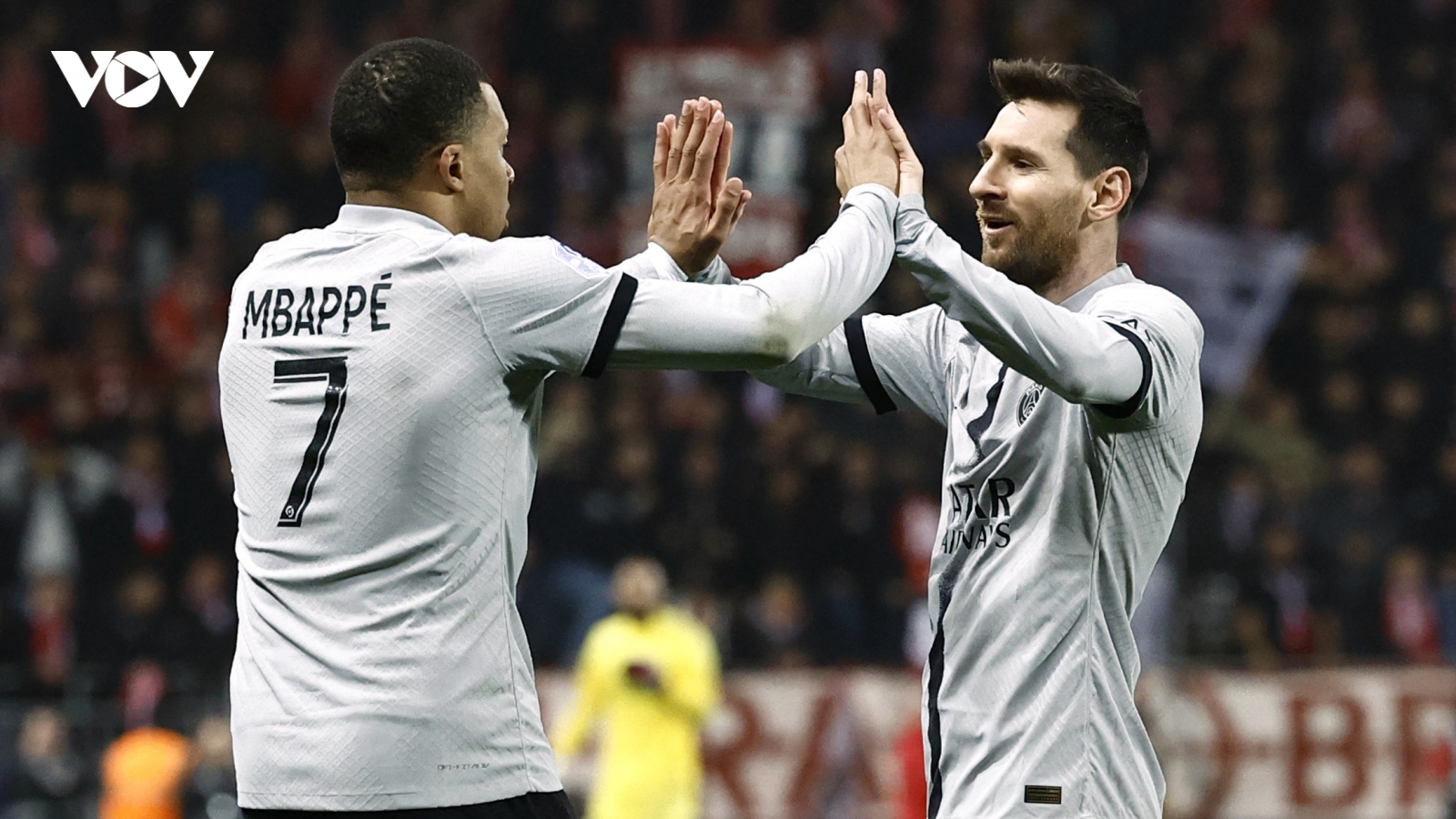 Messi kiến tạo cho Mbappe ghi bàn, PSG thắng Brest ở phút 90