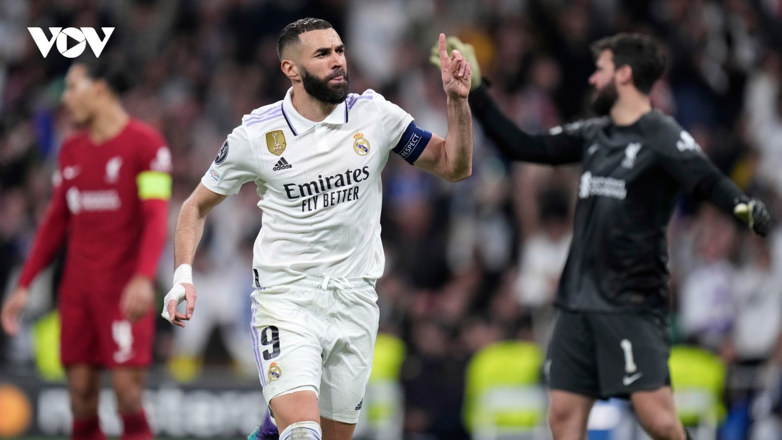 Benzema ghi bàn, Real Madrid tiễn Liverpool rời Champions League