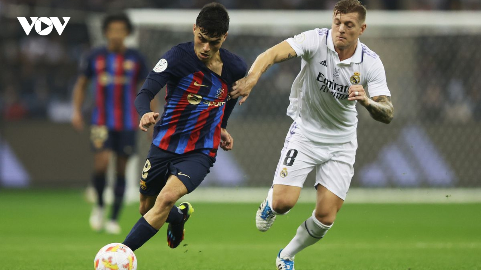 Người hâm mộ bóng đá "bội thực" siêu kinh điển giữa Barca và Real Madrid