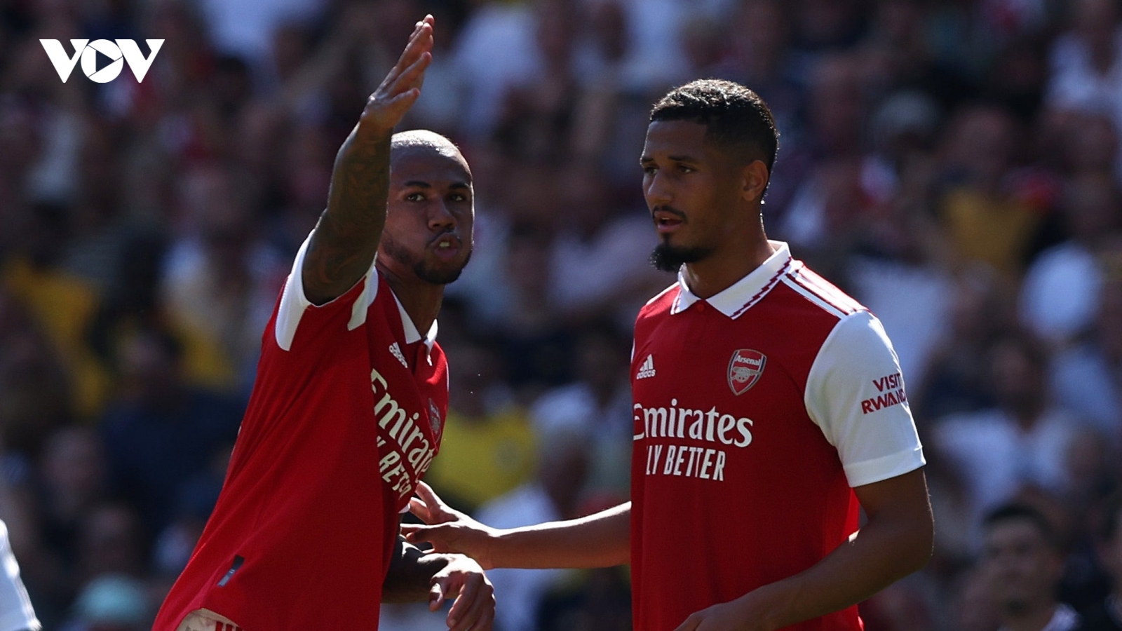 Arsenal nhận tin "sét đánh" trước loạt trận quyết định chức vô địch Ngoại hạng Anh