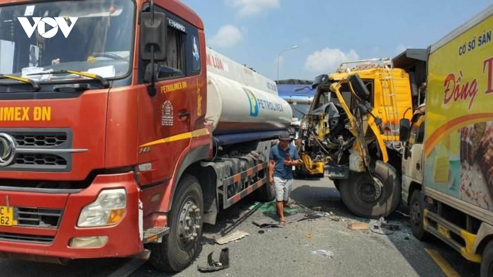 Quảng Nam: Tai nạn giao thông liên hoàn giữa 5 xe tải gây tắc nghẽn giao thông