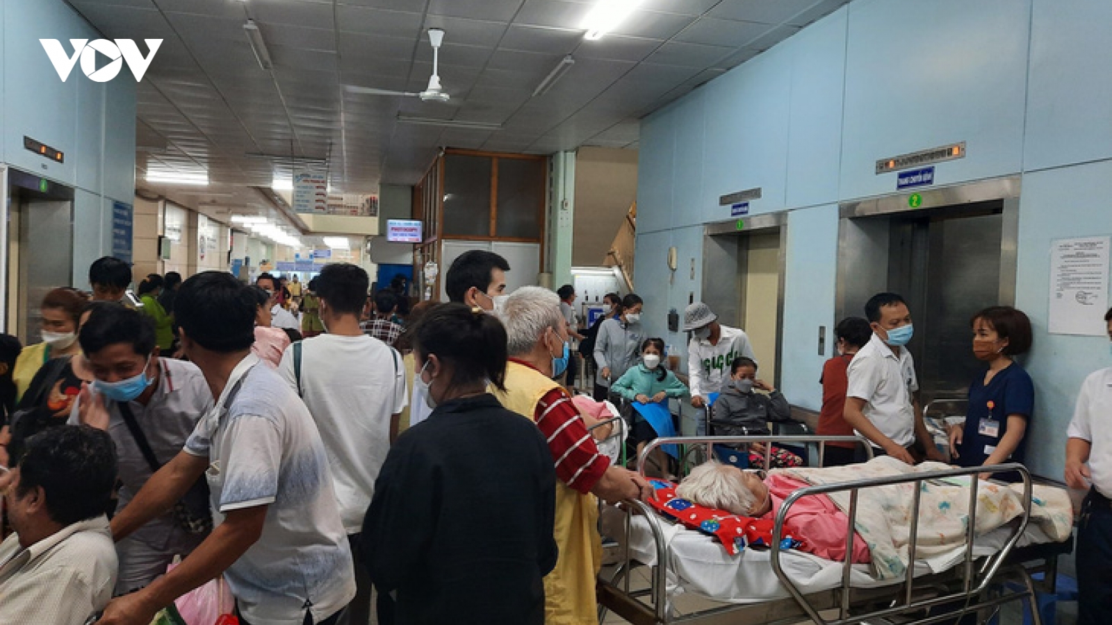 Thiếu vật tư y tế: Cần giải pháp đồng bộ