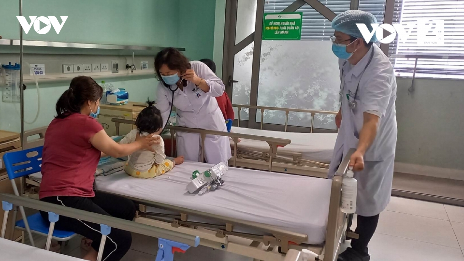 Trẻ mắc virus hợp bào hô hấp gia tăng, bác sĩ hướng dẫn phòng bệnh