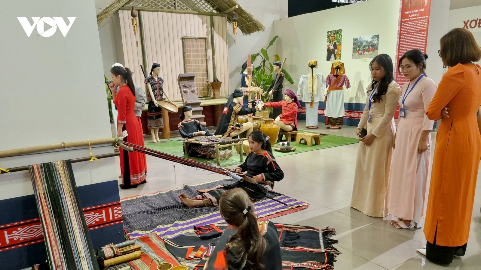 Khai mạc trưng bày về trang phục truyền thống các dân tộc ở Đắk Lắk
