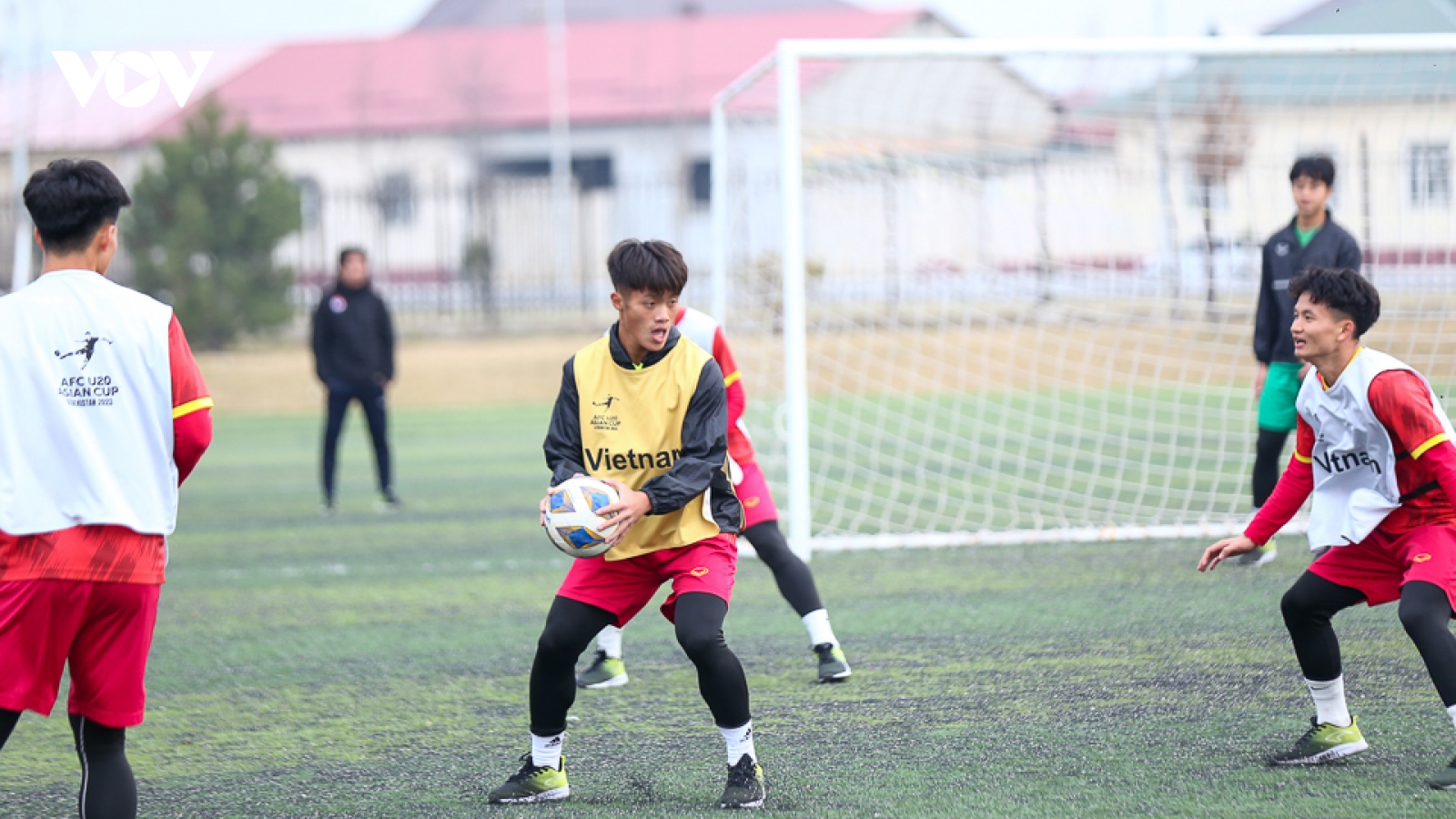 U20 Việt Nam phải đổi giày ở buổi tập cuối trước trận quyết đấu U20 Iran