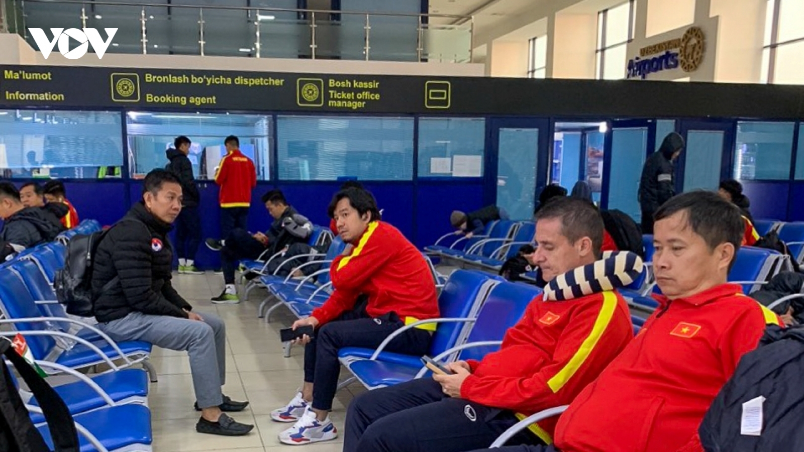 U20 Việt Nam lên đường về nước, HLV Hoàng Anh Tuấn buồn thay cho học trò