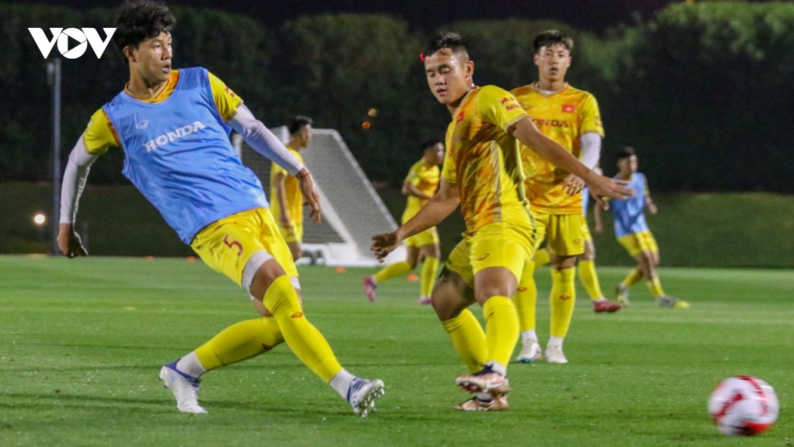 U23 Việt Nam buồn ngủ vì tập luyện tới nửa đêm để làm quen khung giờ thi đấu Doha Cup