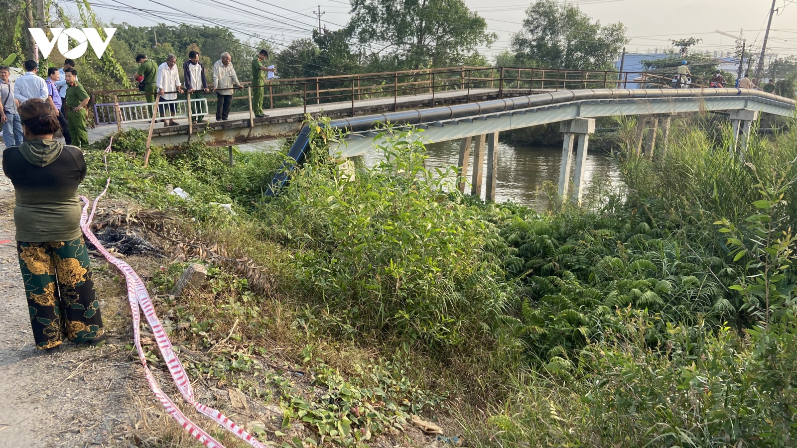Hai thanh niên chết dưới kênh ở Tân Phước, Tiền Giang do tai nạn giao thông