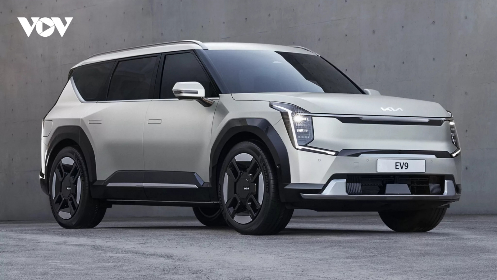 Ảnh chi tiết mẫu xe điện Kia EV9 2024 với thiết kế ghế xoay 180 độ