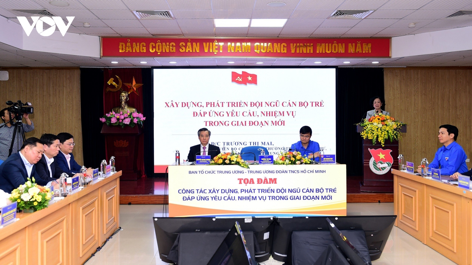 Các địa phương than khó tuyển dụng cán bộ trẻ vào Nhà nước