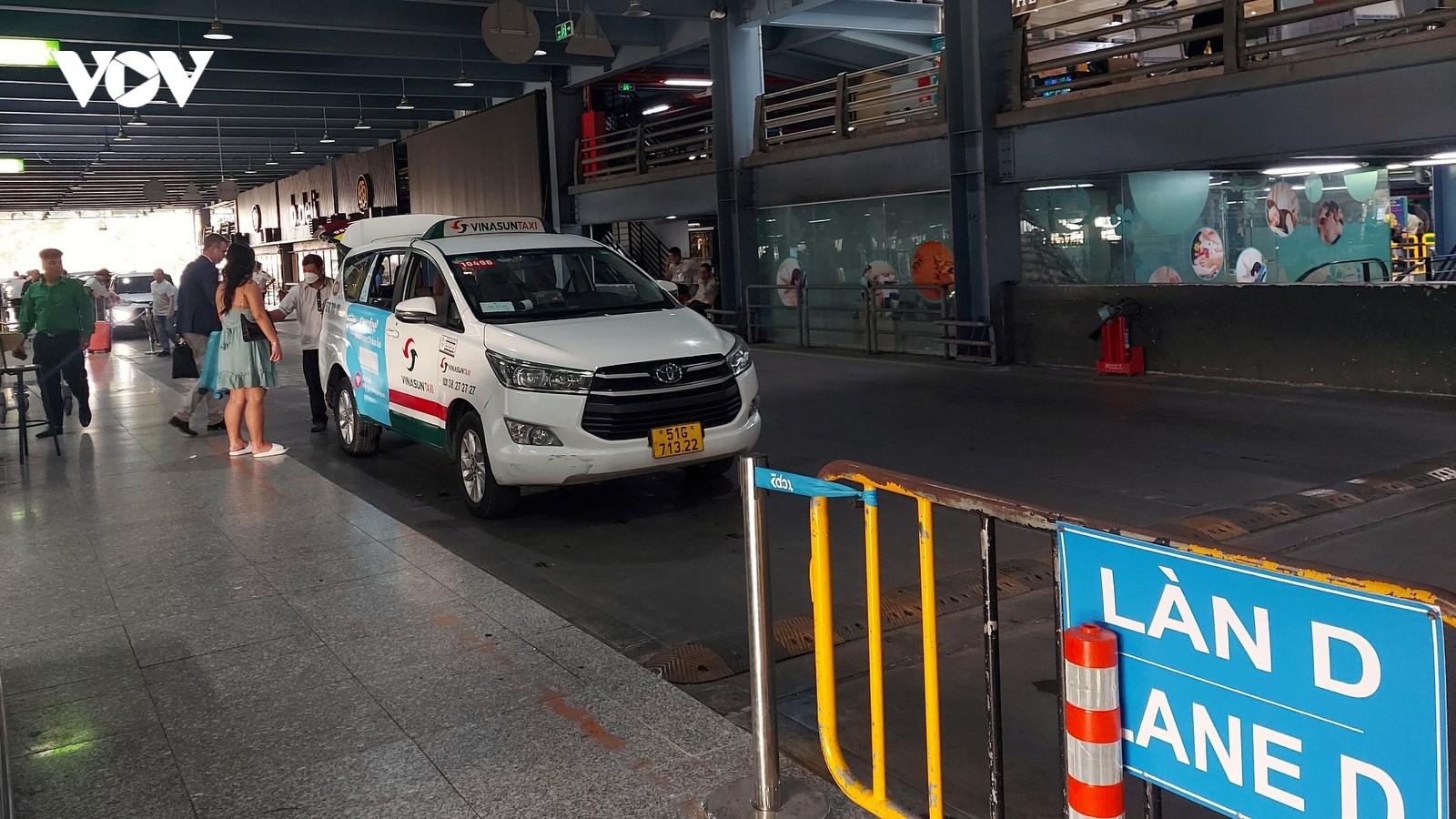 Thu phí taxi sân bay:  Cần hài hòa lợi ích và nhiệm vụ