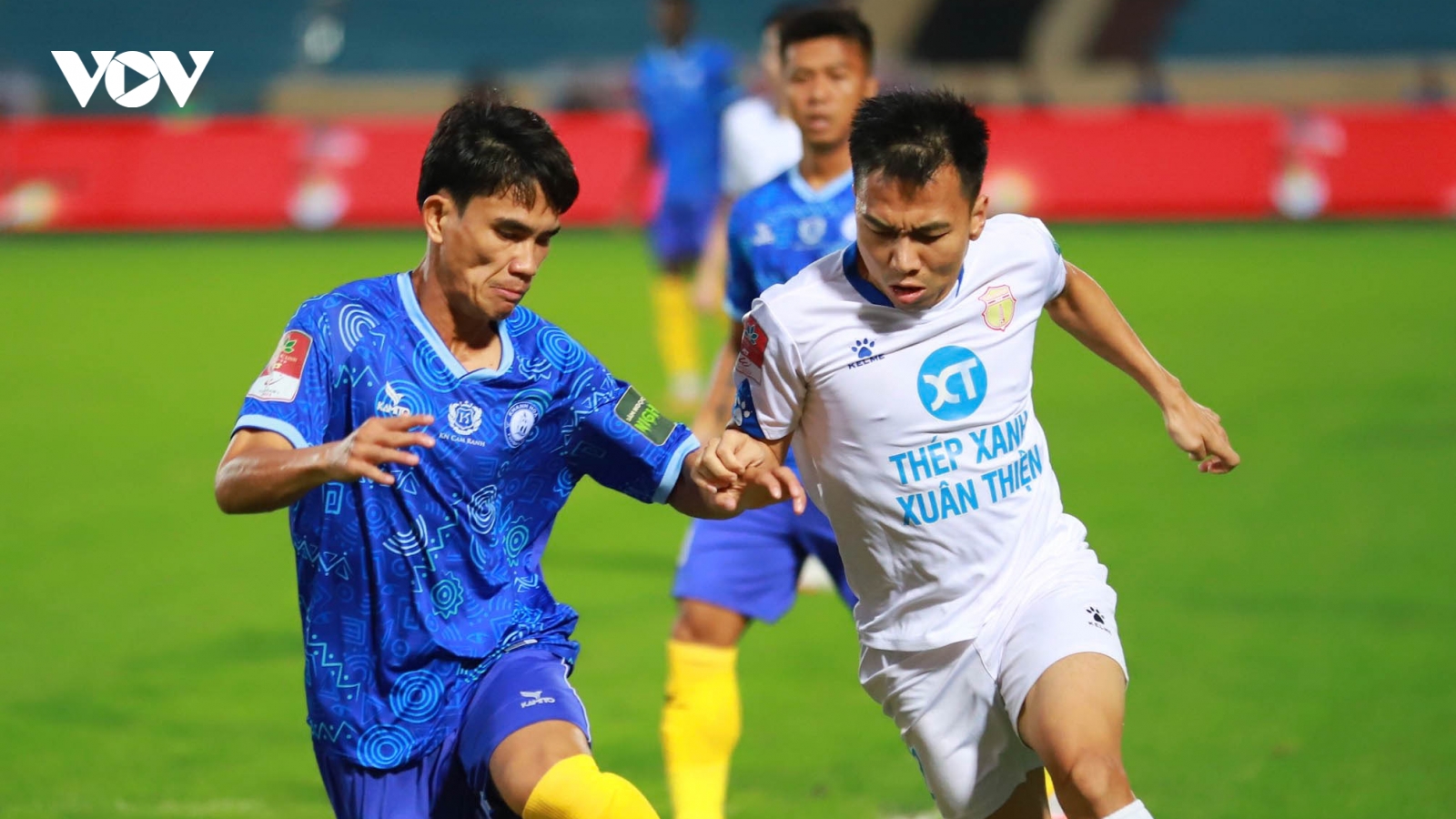 Giật lại trận hòa phút bù giờ, Nam Định vẫn bất bại ở V-League