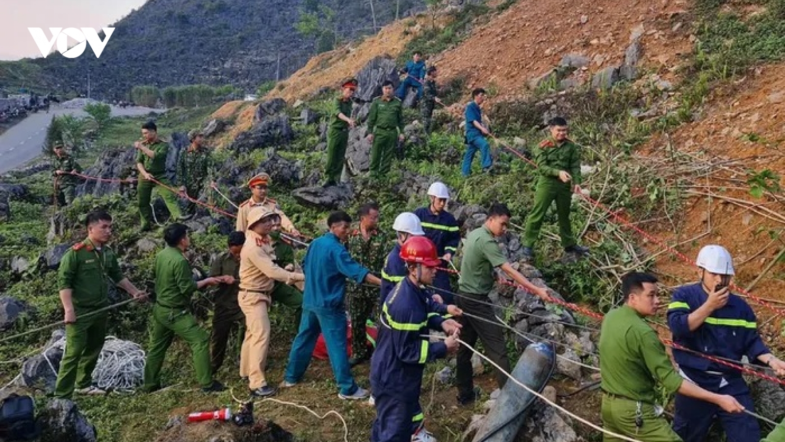 Hành trình cứu nạn nhân rơi hố sâu 56m ở Mã Pì Lèng sau 10 giờ mắc kẹt