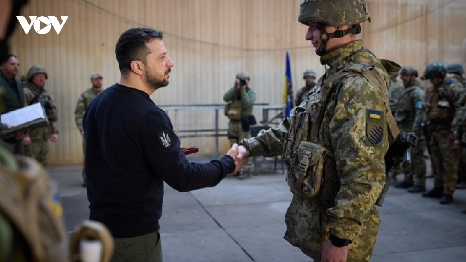 Ông Zelensky bất ngờ thị sát tiền đồn Avdiivka khi chiến sự tăng nhiệt