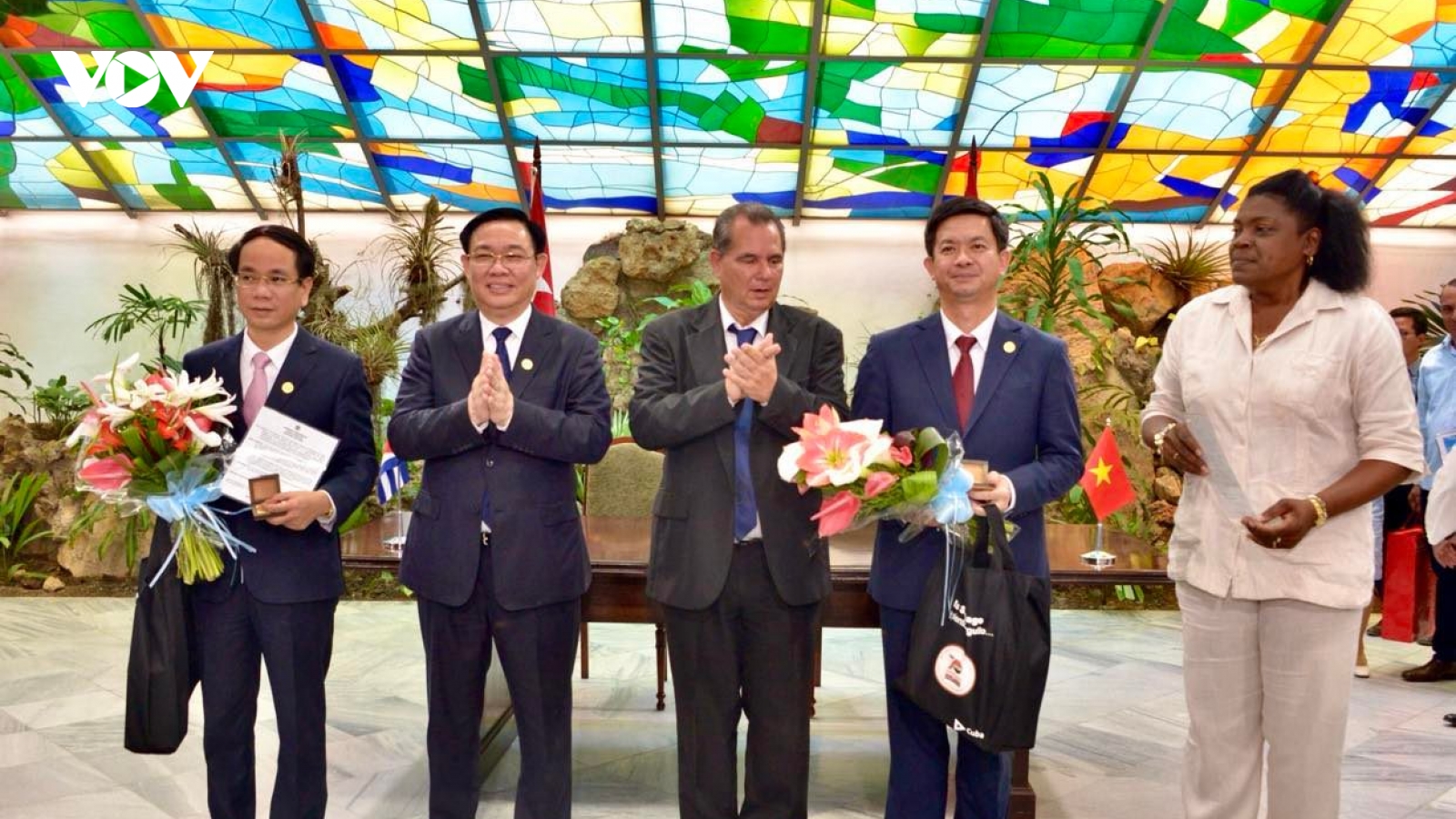 Chủ tịch Quốc hội Vương Đình Huệ tiếp Lãnh đạo Santiago de Cuba