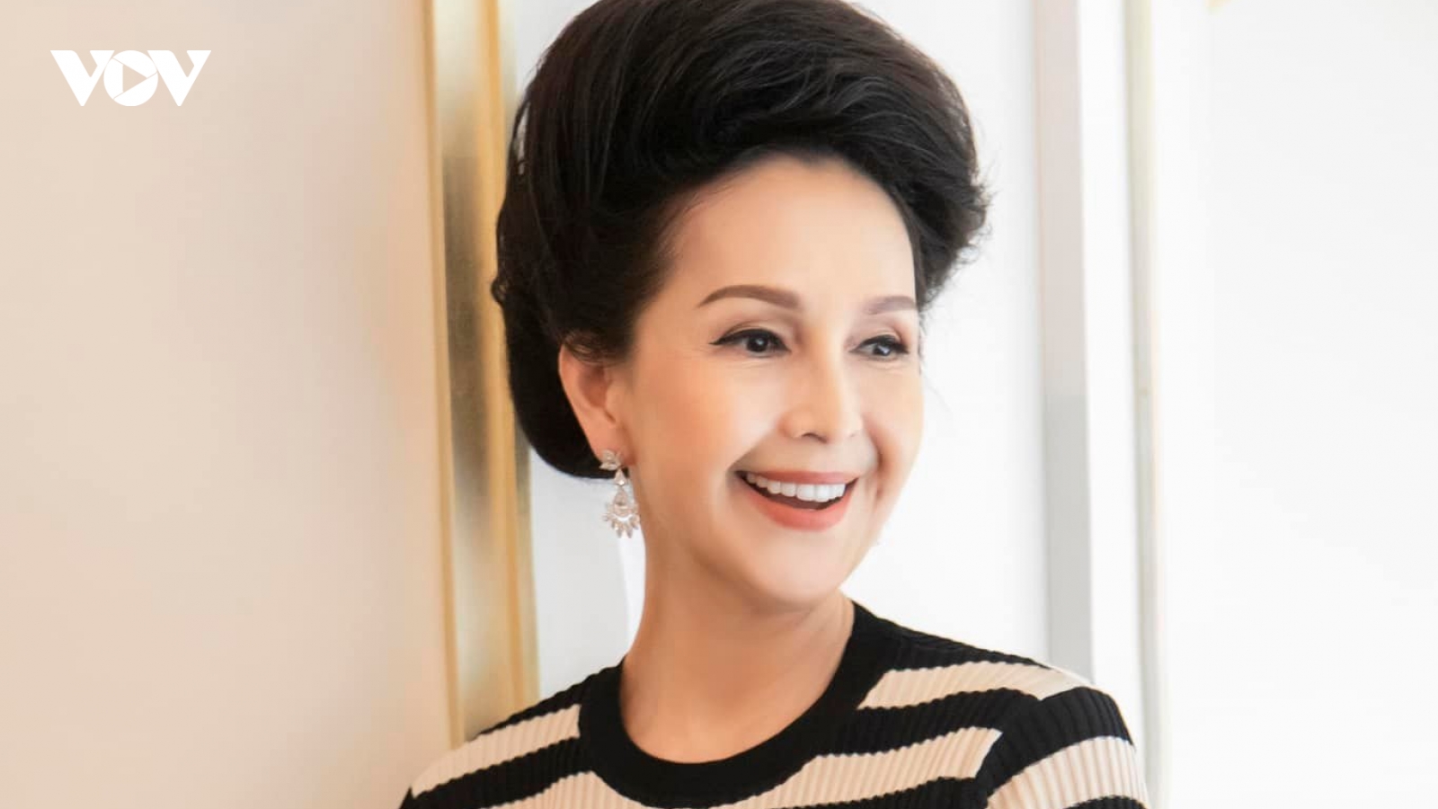 Cuộc sống đáng ngưỡng mộ của "Nữ hoàng ảnh lịch" Diễm My ở độ tuổi 60