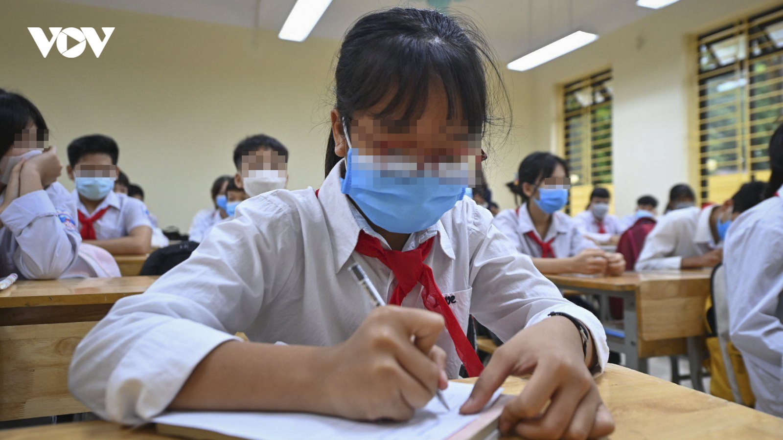 Tái diễn “ép” học sinh không thi vào lớp 10 công lập: Phân luồng hay bệnh thành tích?