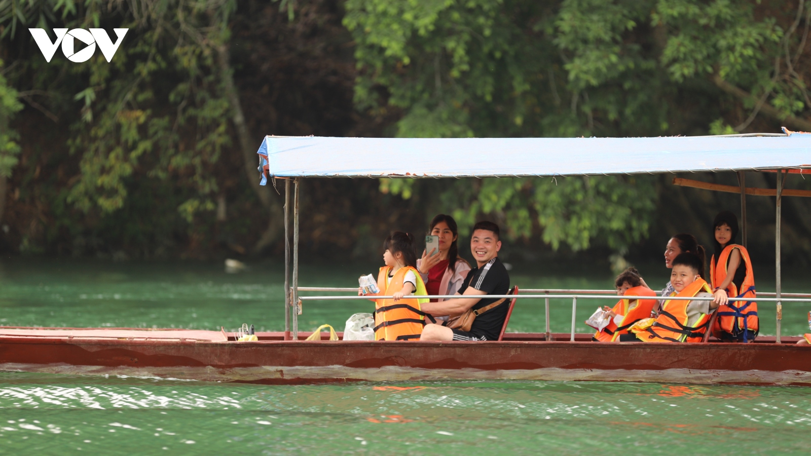 Du lịch sông Chảy ở Lào Cai hút khách dịp lễ hội