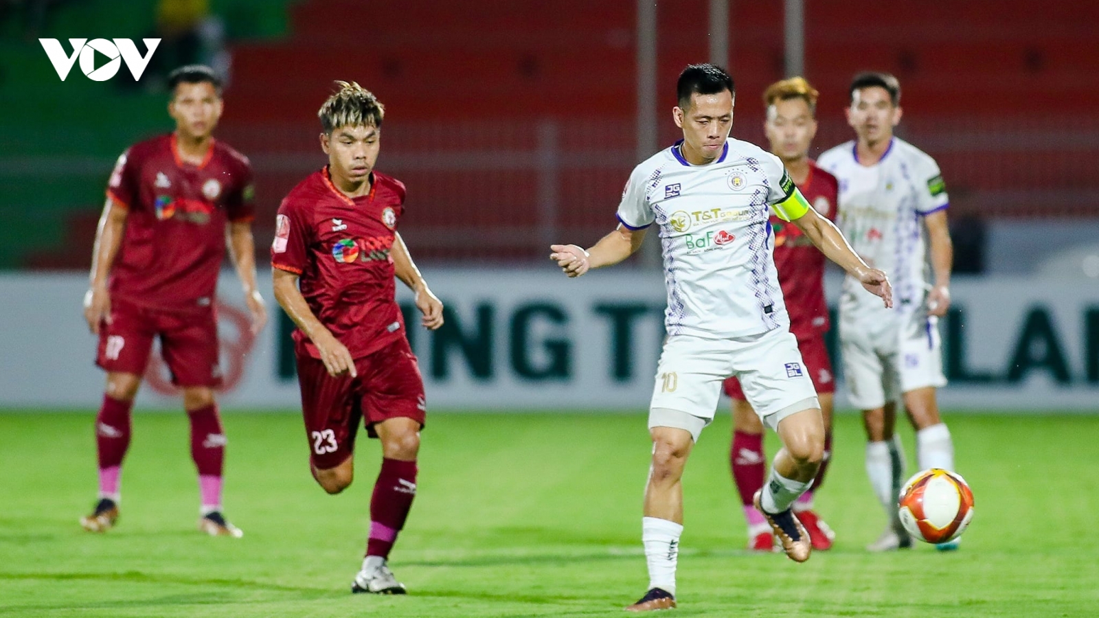 Văn Quyết nhận thẻ đỏ sau trận Hà Nội FC thua Bình Định