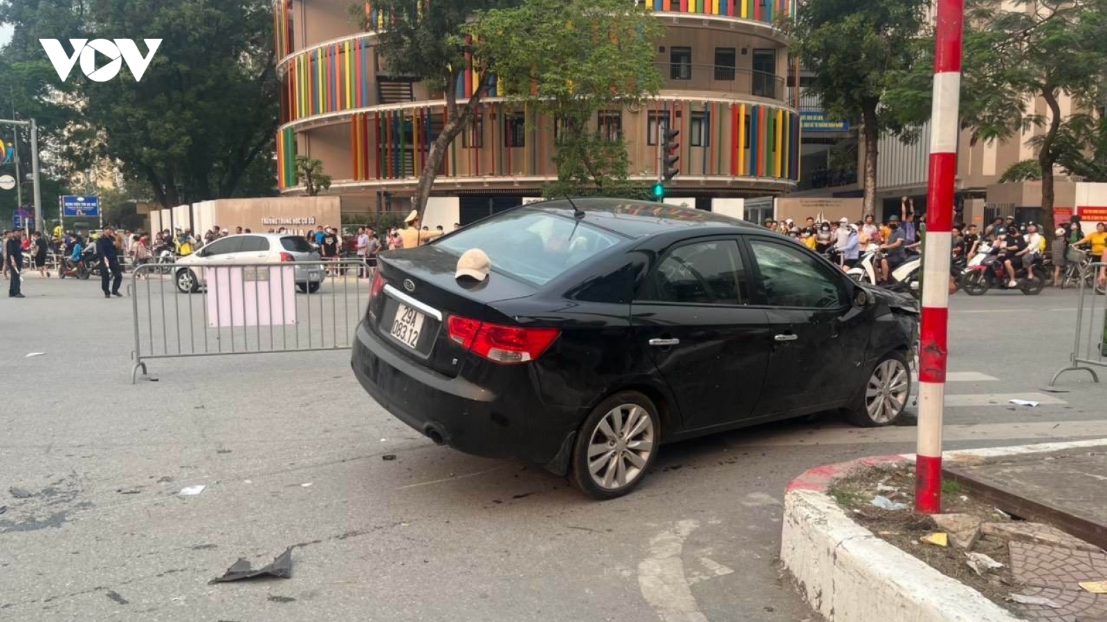 "Xe điên" gây tai nạn liên hoàn, hàng chục người bị thương trên phố Hà Nội