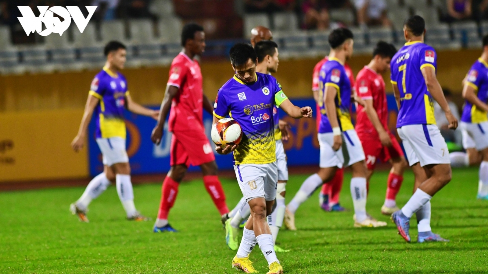 Văn Quyết hướng tới đấu trường châu Á sau cột mốc 100 bàn ở V-League