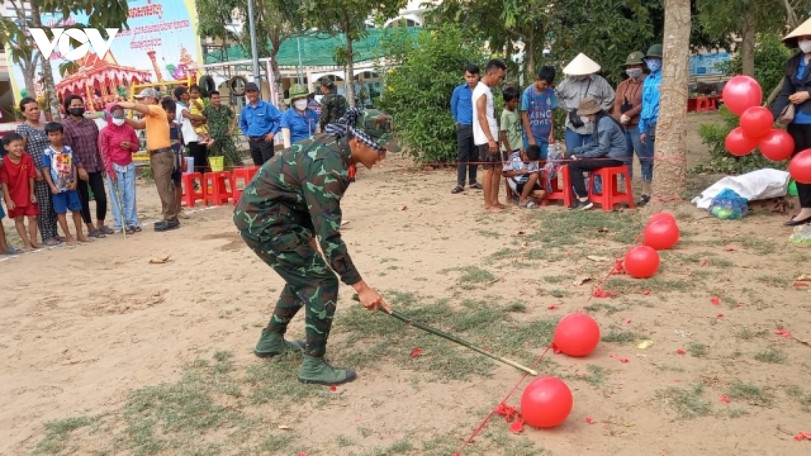 Ấm lòng Tết quân dân đồng bào Khmer