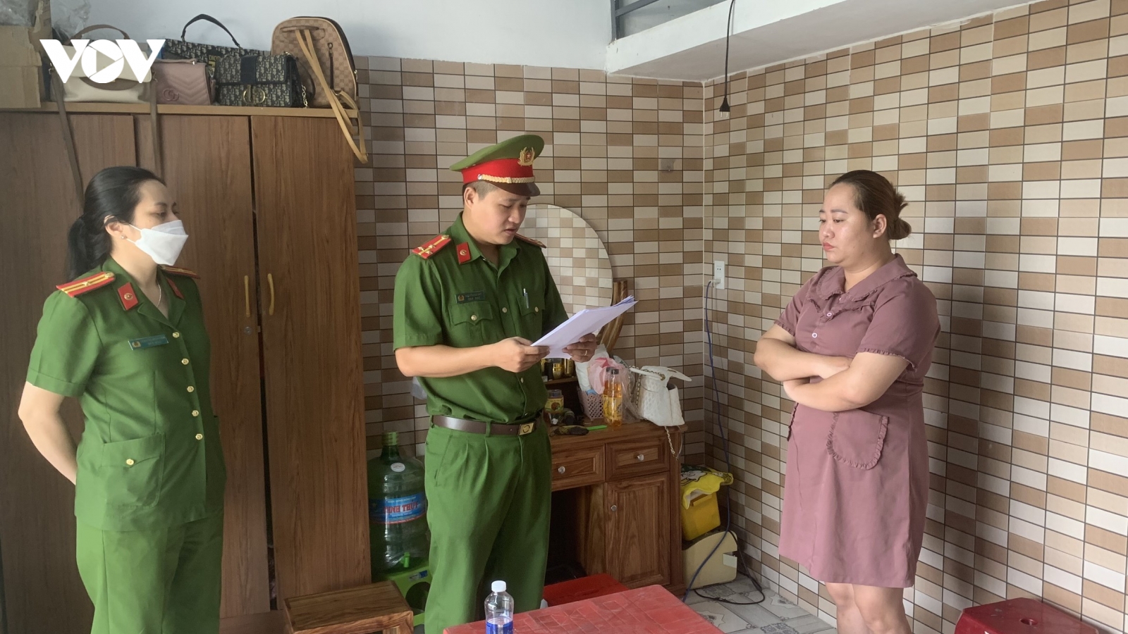 Bắt đối tượng làm giả “sổ đỏ” để lừa đảo chiếm đoạt tài sản