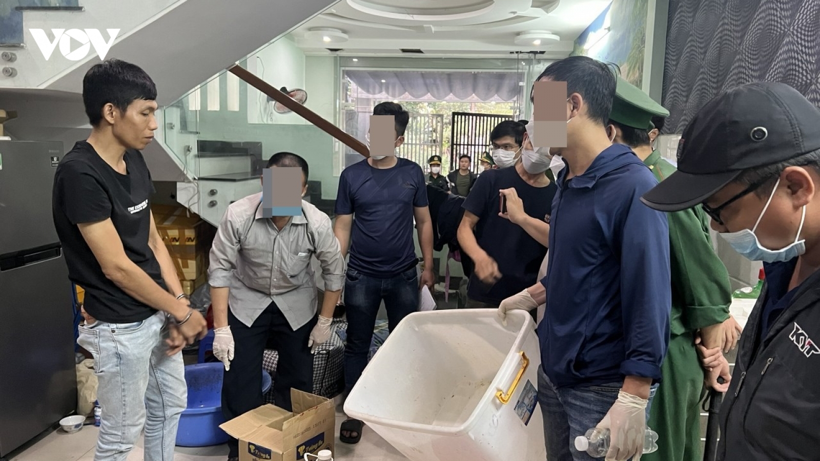 Bắt giữ đối tượng điều chế ma túy dạng thảo mộc để bán