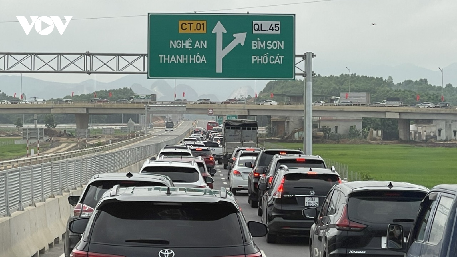 Cao tốc Mai Sơn - QL45 tấp nập xe cộ sau lễ khánh thành
